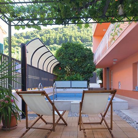 Poolside Paradise - A Hidden Gem In 스플리트 외부 사진