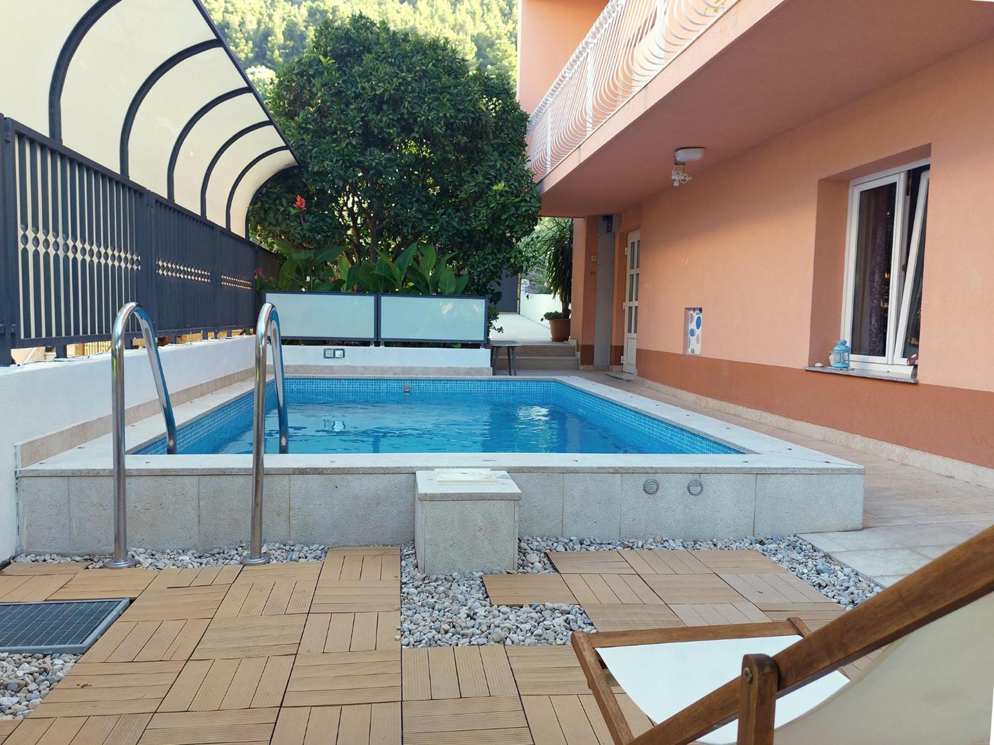 Poolside Paradise - A Hidden Gem In 스플리트 외부 사진