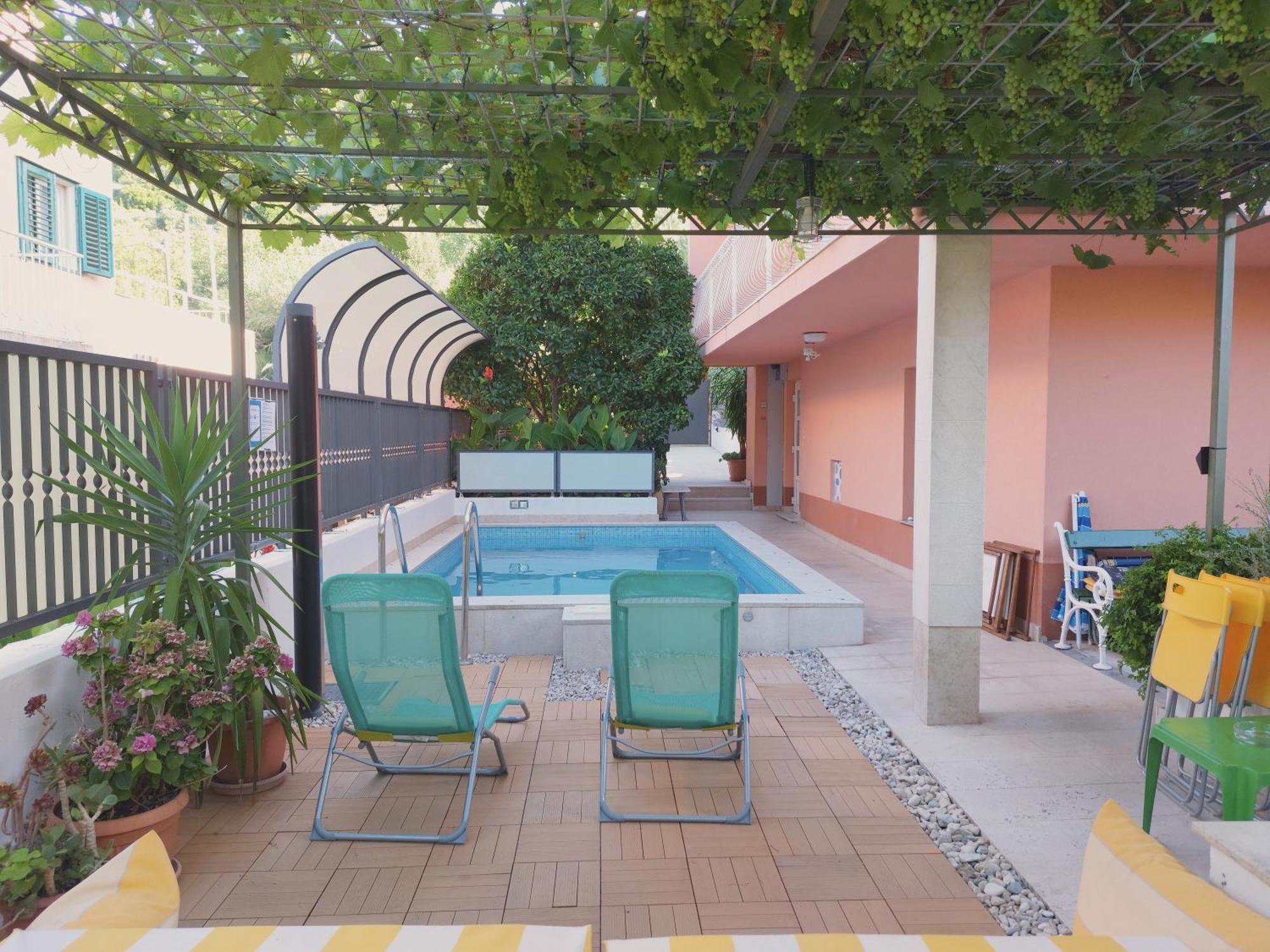 Poolside Paradise - A Hidden Gem In 스플리트 외부 사진