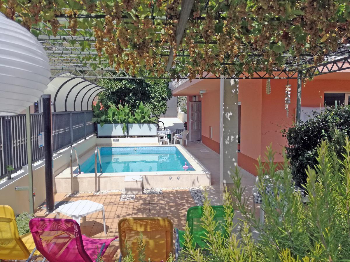Poolside Paradise - A Hidden Gem In 스플리트 외부 사진